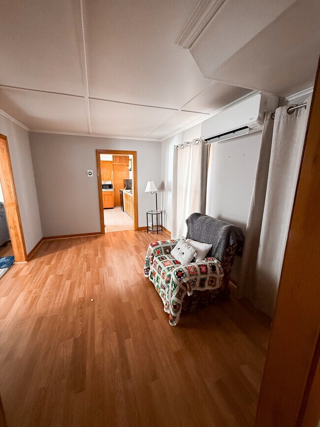 Building Photo - 4 Autumn St