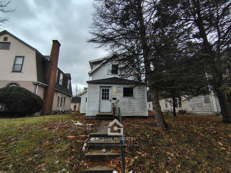 Primary Photo - 227 W 12th St