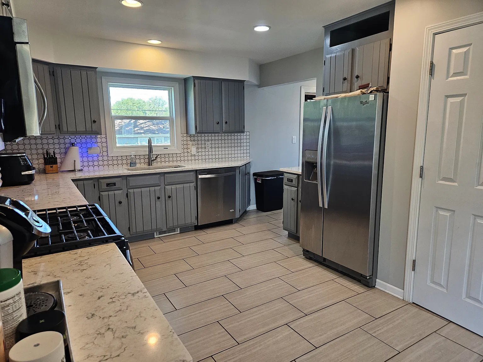 Building Photo - 4213 Riverview Dr