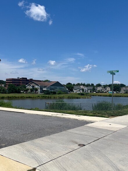 Building Photo - 213 Lyons Creek Dr