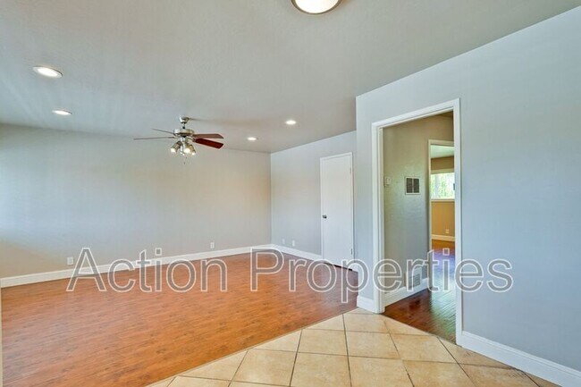Building Photo - 4545 Moorpark Ave