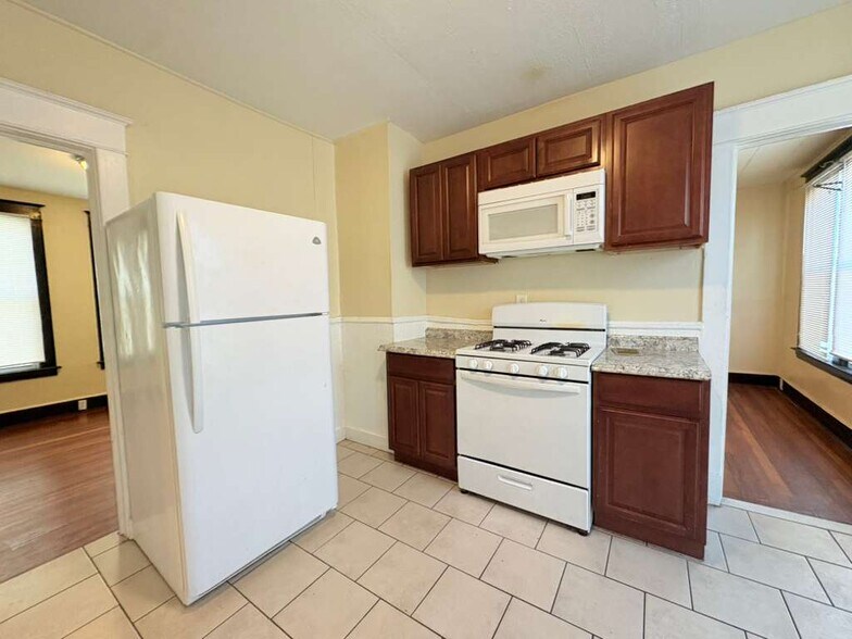 Building Photo - 327 Bassett St