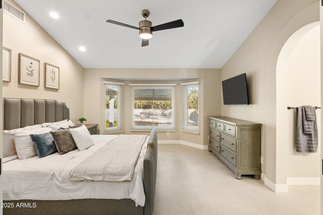 Building Photo - 2735 N Diego Cir