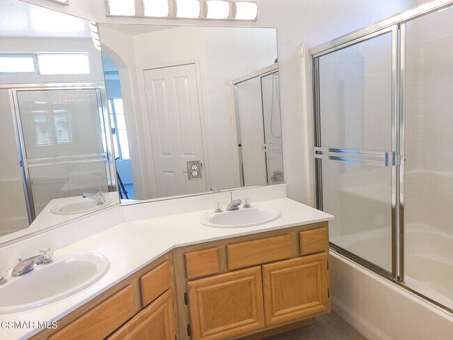 Building Photo - 5609 Sienna Way