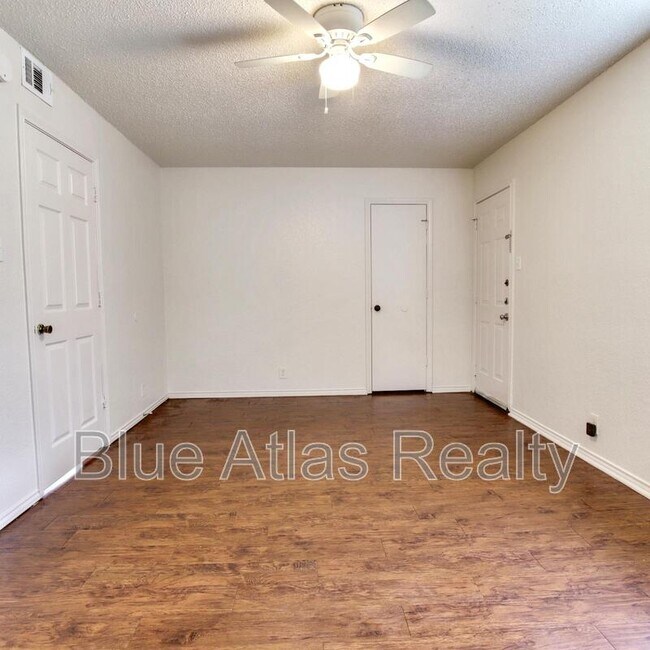 Building Photo - 6857 S Creek Dr