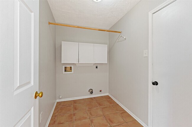 Building Photo - 1555 Hillside Elm St