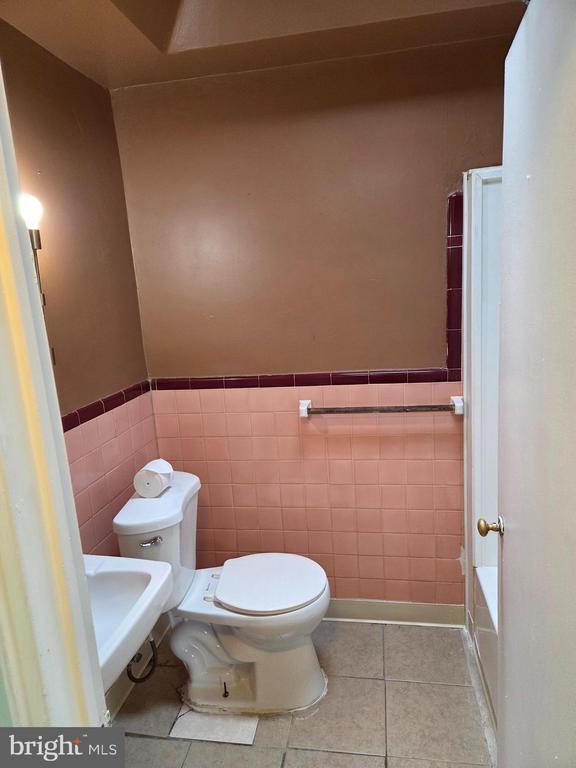 Building Photo - 4053 Comly St