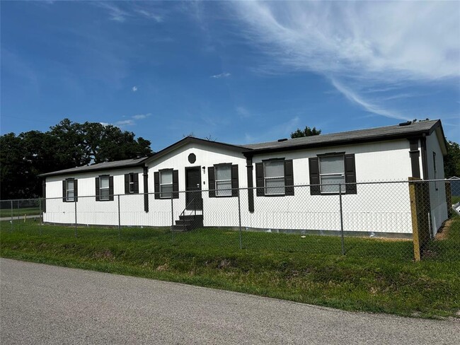 Primary Photo - 219 Blinkin Ave