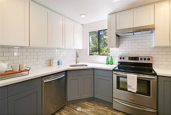 Building Photo - 10545 Meridian Ave N