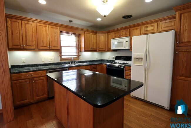 Building Photo - 3 Bedroom Home with Large Basement