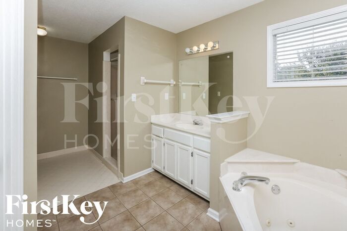 Building Photo - 8903 Forest Breeze Dr