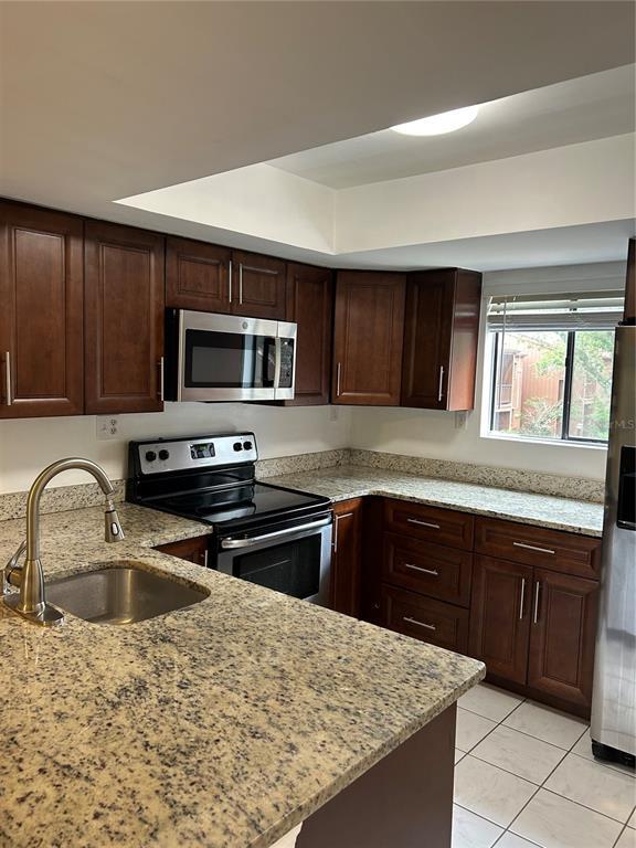 Building Photo - 958 E Michigan St