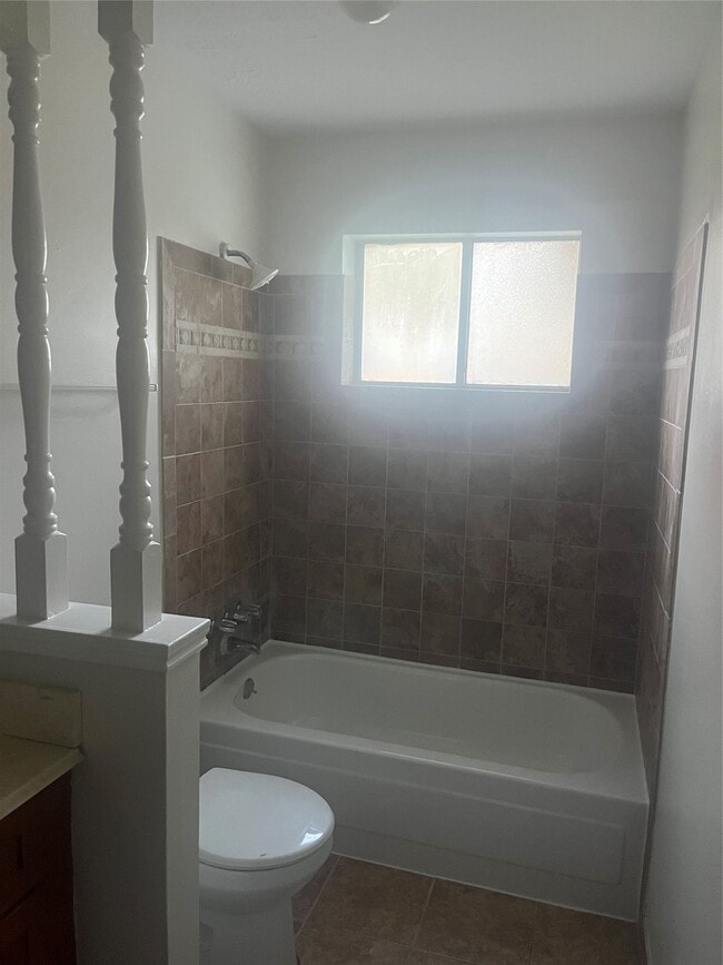 Building Photo - 7015 Maple Fox Dr