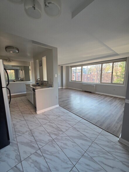 Building Photo - 4000 Tunlaw Rd NW