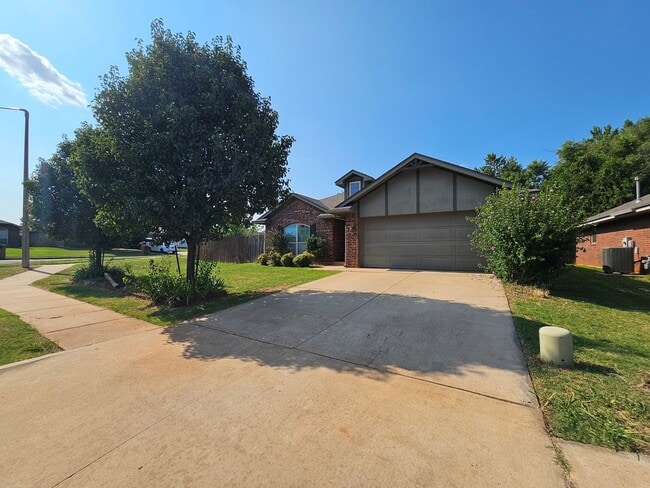 Building Photo - First month Free ! Large corner lot!