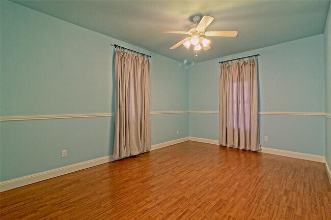 Building Photo - 301 Derby Ln