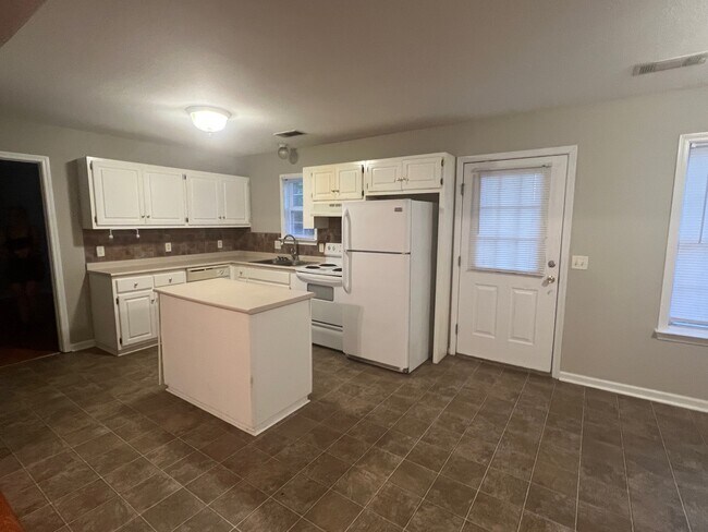 Building Photo - 2204 Gretels Hunt