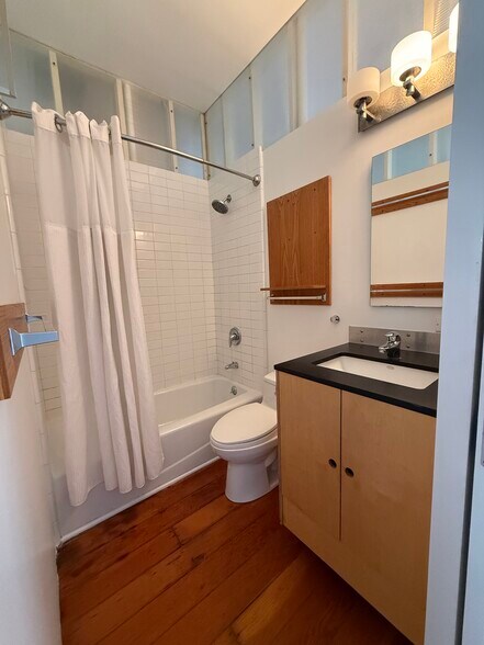 Building Photo - 629 Belmont Ave