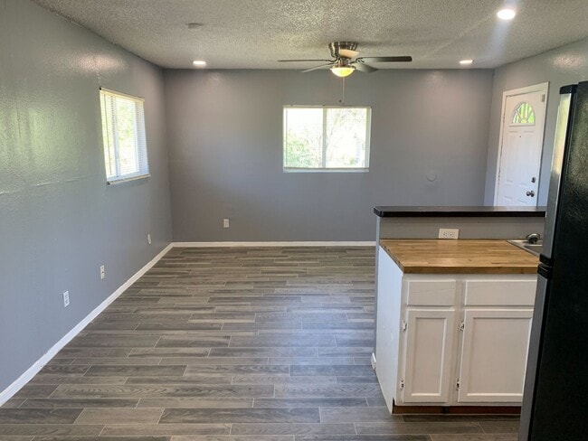 Building Photo - 2319 Observation Dr