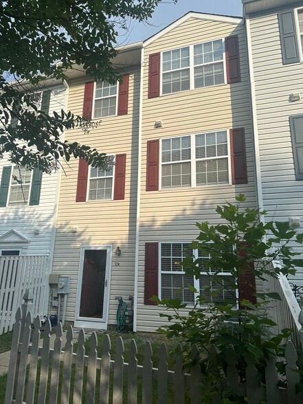 Building Photo - 10 IRONSTONE CT #K