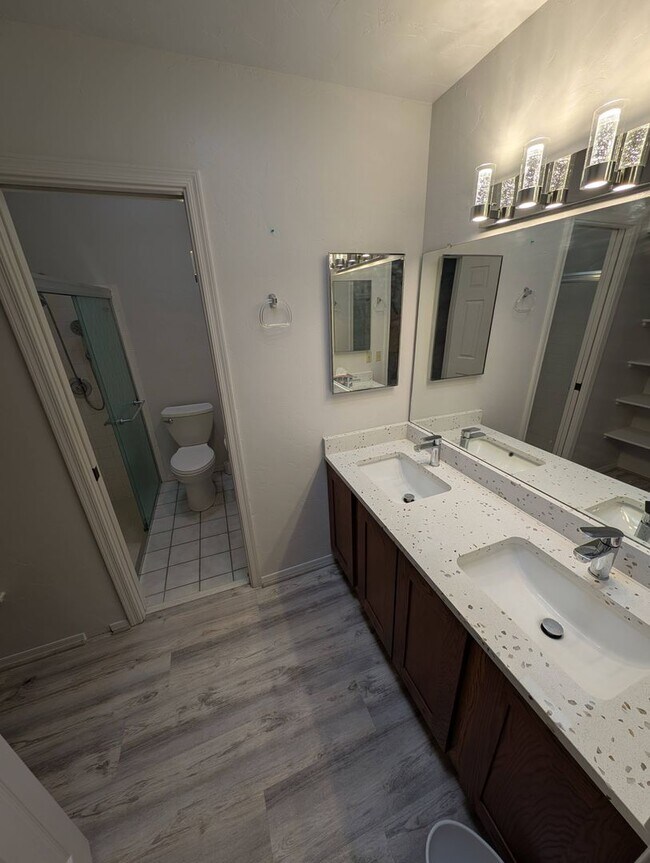 Building Photo - Gorgeous NW TownHouse - Sunset Ridge - Great Community