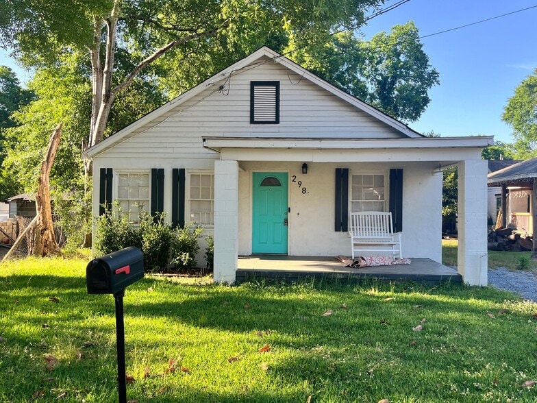 Building Photo - 298 Broadway St
