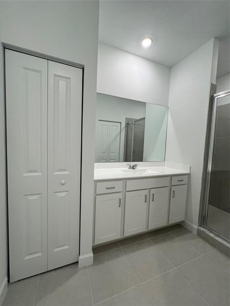 Building Photo - 655 SE Lk Fls St