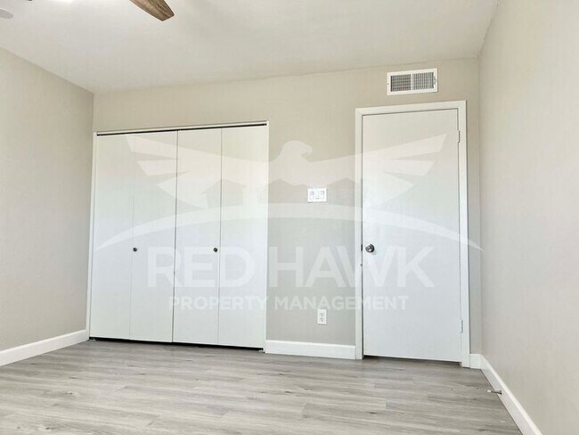 Building Photo - 117 W Del Rio Dr