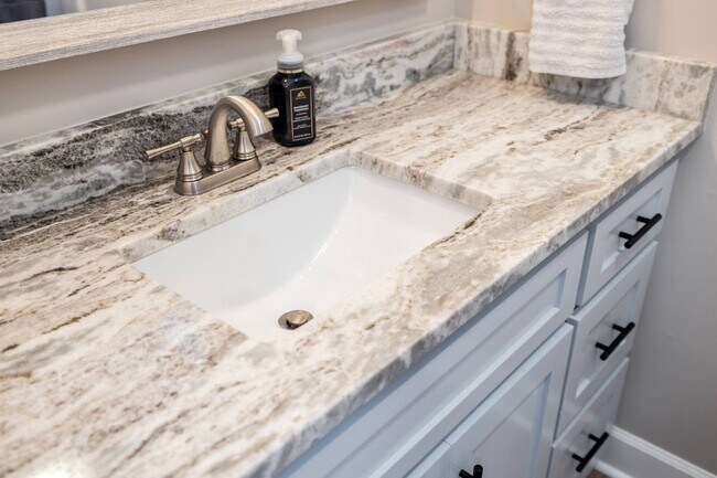 Building Photo - 43 Mcilwee Ln