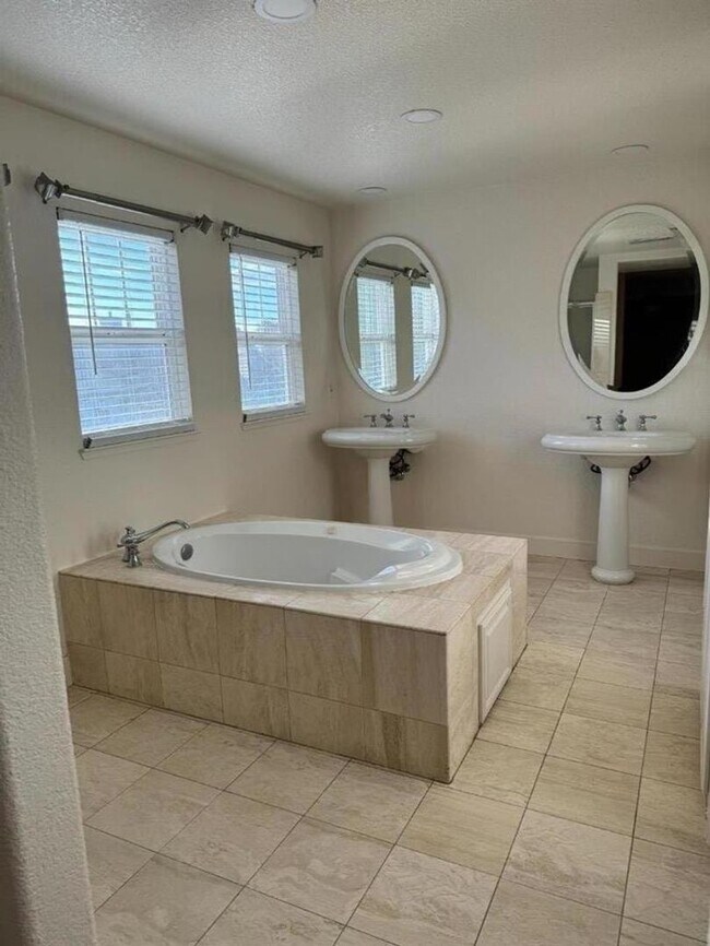 Building Photo - Elegant and Luxurious Rental Home in Hercules