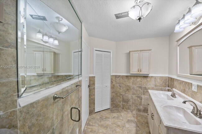 Building Photo - 4201 W Sailboat Dr