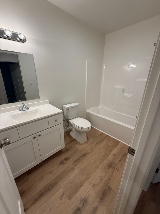 Building Photo - 2 Bedroom 1 Bathroom Apartment