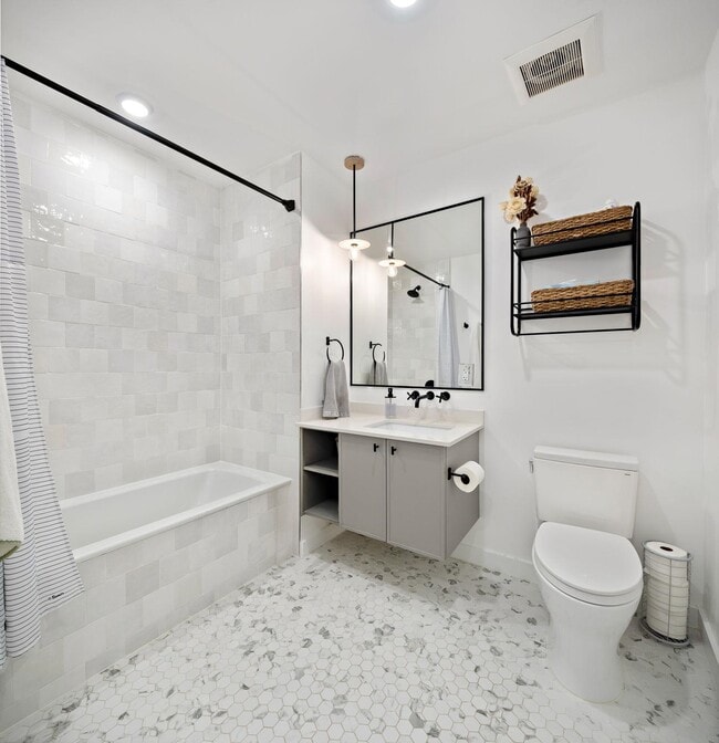 Building Photo - 830 Park Ave