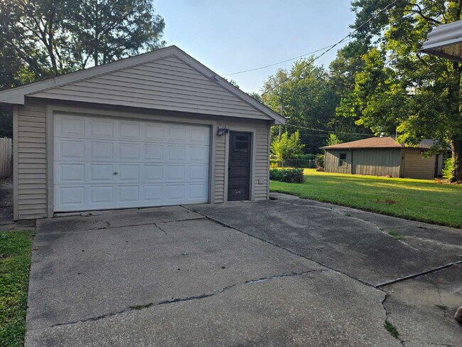 Building Photo - Room to Roam — Updated 2 Bed with Huge Yard & 2-Car Garage
