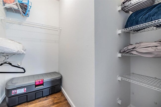 Building Photo - 501 Knights Run Ave