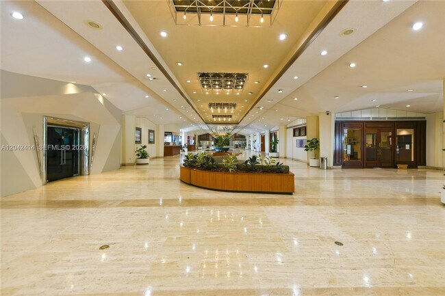 Building Photo - 801 Brickell Bay Dr