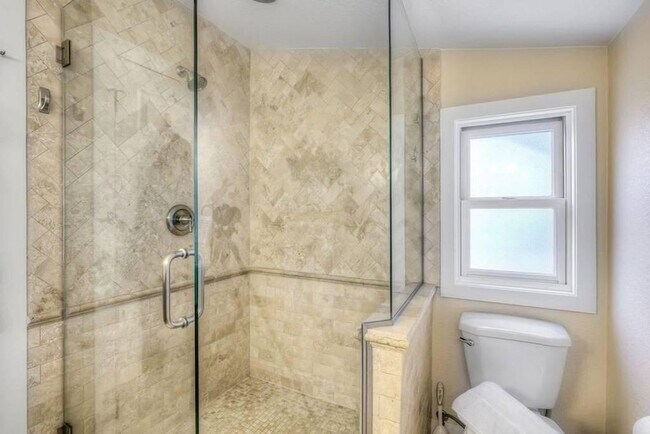Building Photo - Beautiful 2 Bed/2.5 Bath Home in the Highl...