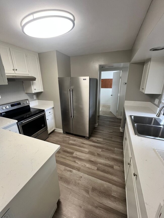 Building Photo - For Rent: 3 Bed, 2.5 Bath Townhome in University City