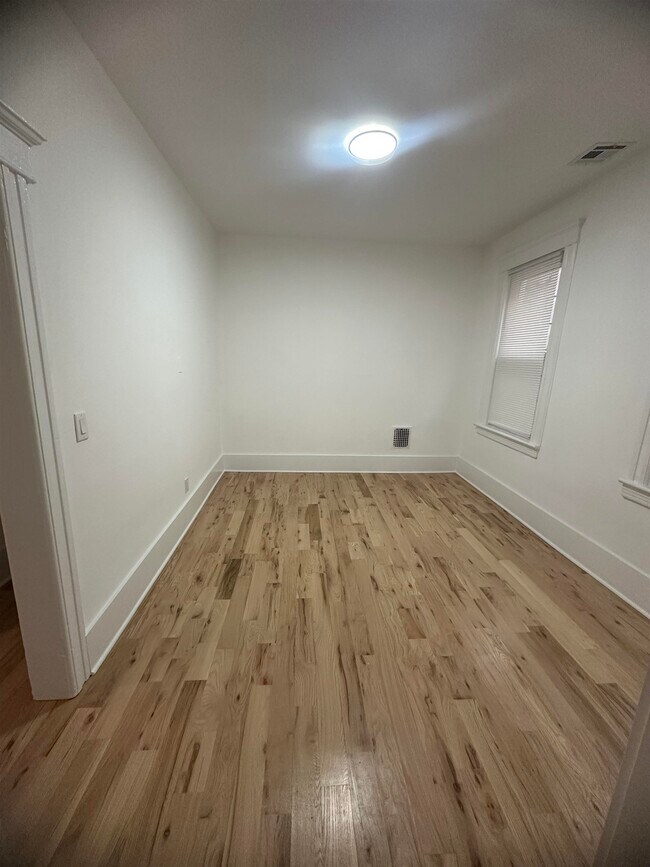 Building Photo - 38 Gates Ave