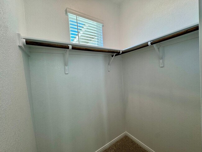 Building Photo - Stunning 3x2 Luxury Duplex in Buda, TX!