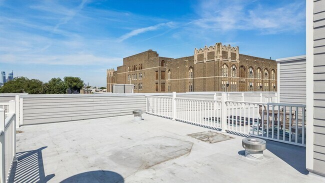 Building Photo - Luxury Fishtown Apartment With Parking!
