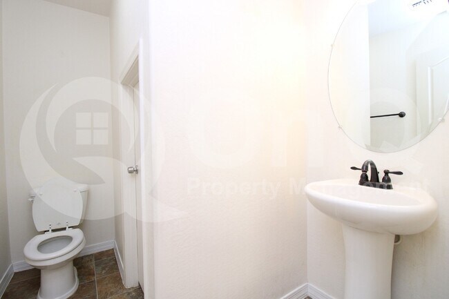 Building Photo - 3939 E Edna Dr