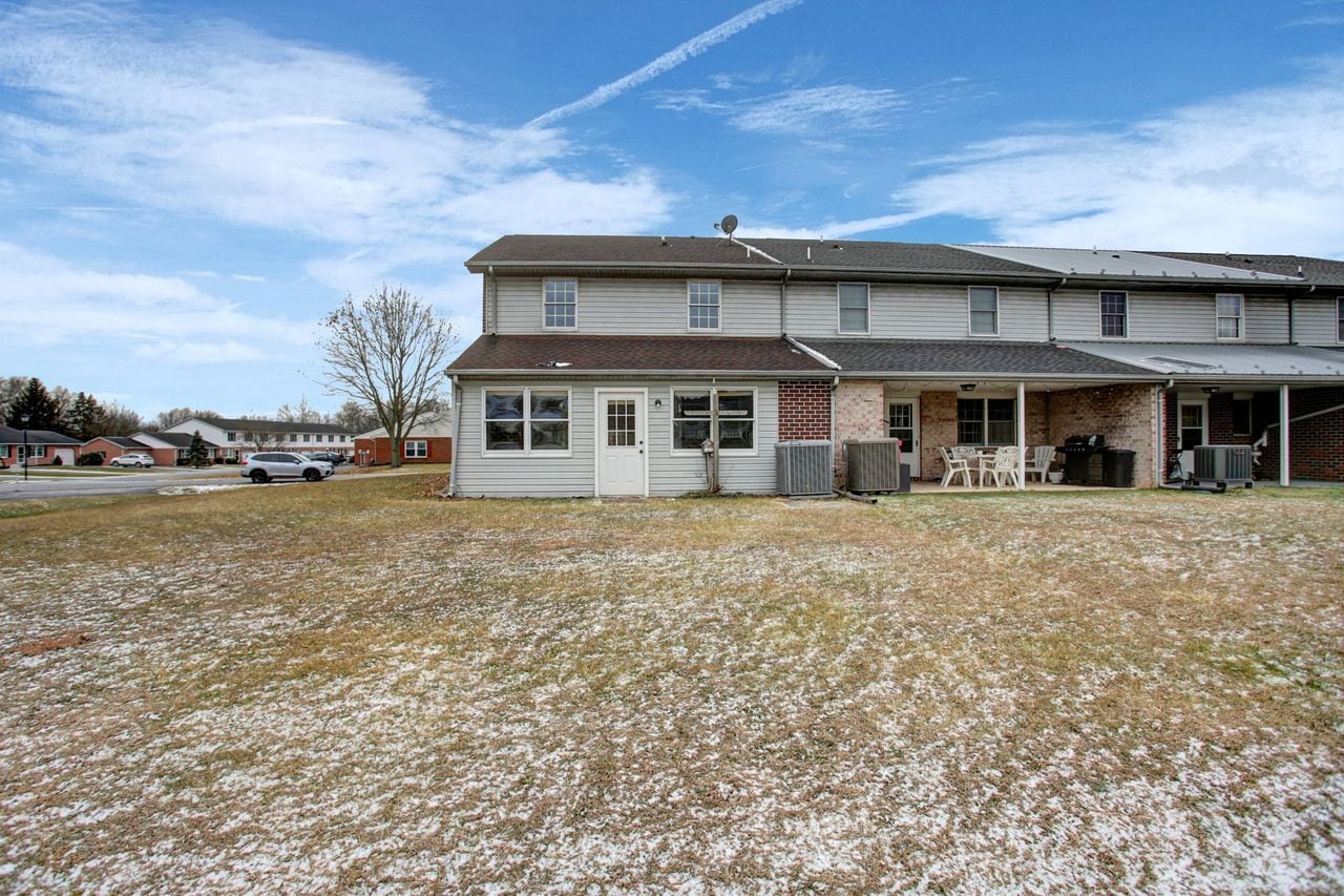 Building Photo - 2367 McCleary Dr