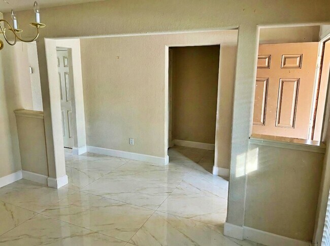 Building Photo - 10314 Moonset Ln