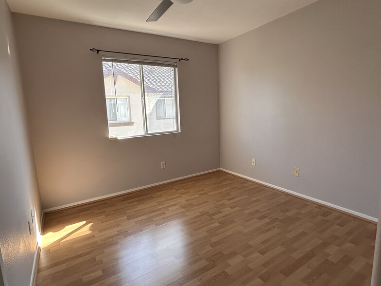 Building Photo - 10242 Wateridge Cir