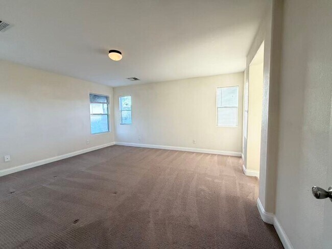 Building Photo - Lovely move-in ready Summerlin community with 3 bedrooms and 2.5 baths House