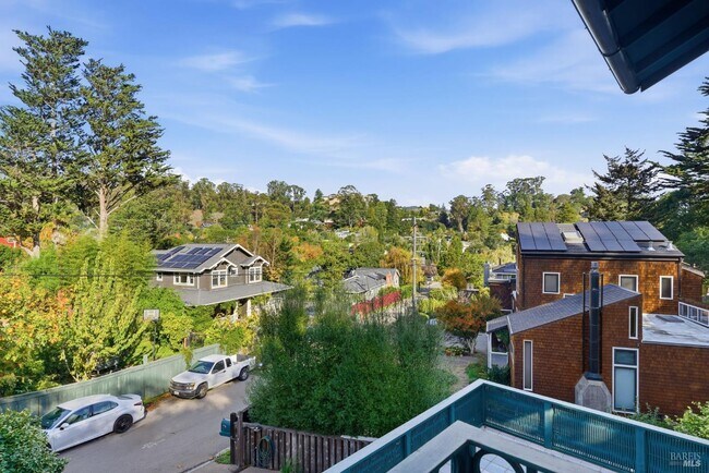 Building Photo - 309 Melrose Ave