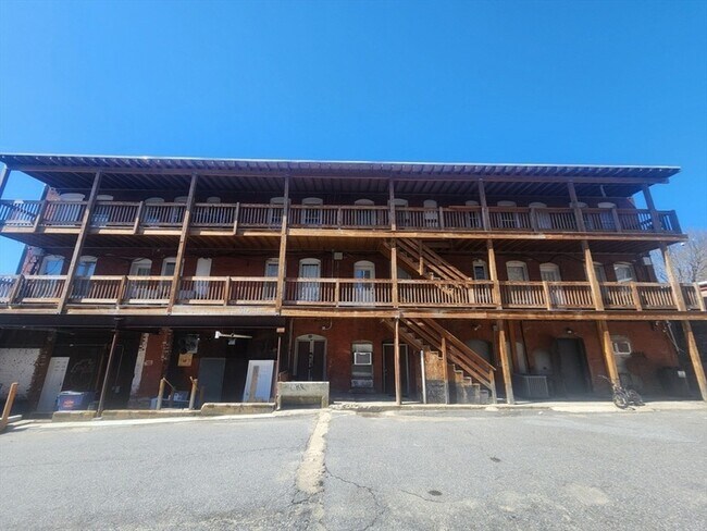 Building Photo - 19 1/2 Lunenburg Street Unit 10