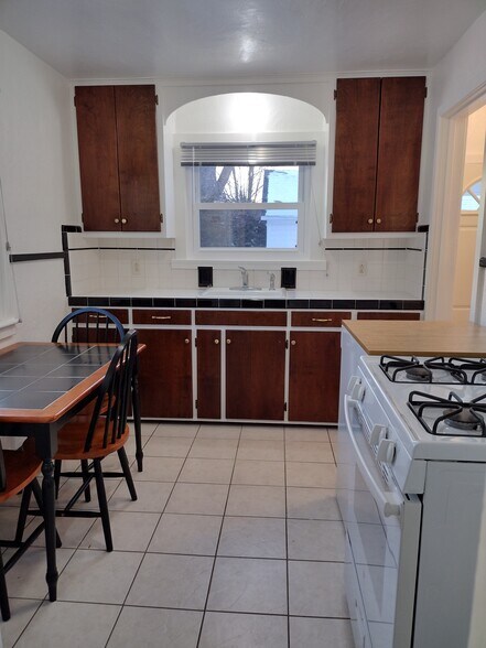 kitchen - 2181 Dewey Ave