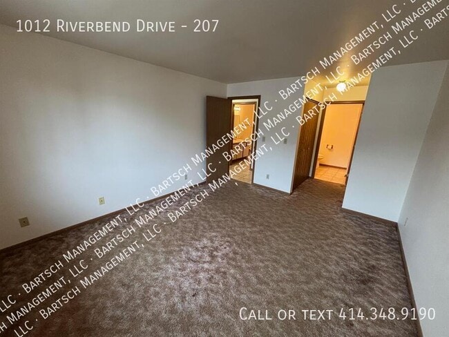 Building Photo - 1012 Riverbend Dr